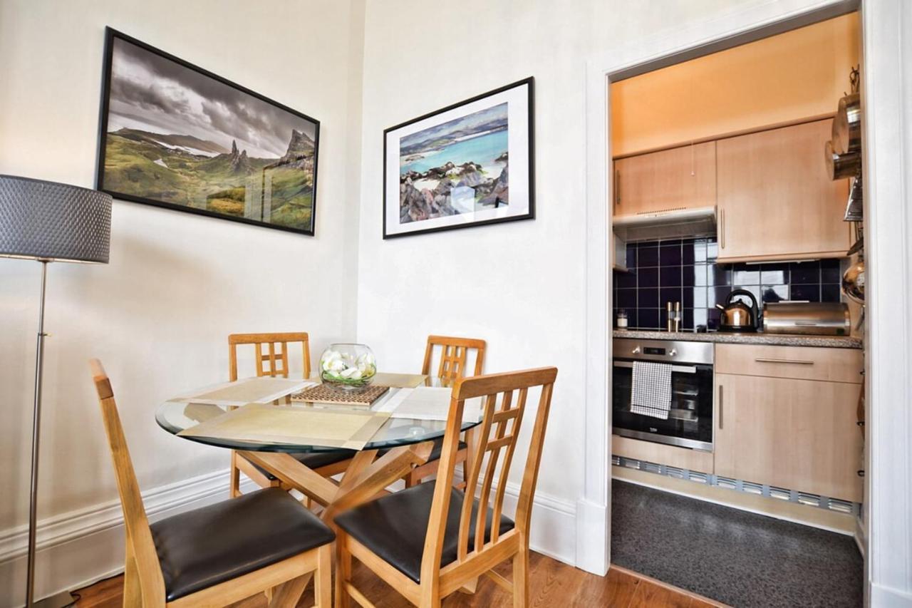 Cozy 2 Bedroom Apartment At Heart Of The Edinburgh Exterior photo