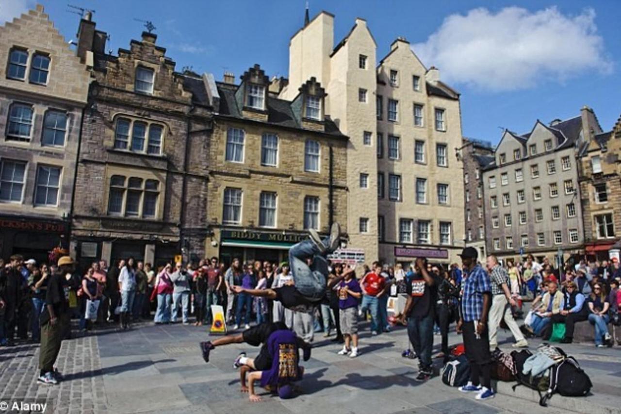 Cozy 2 Bedroom Apartment At Heart Of The Edinburgh Exterior photo